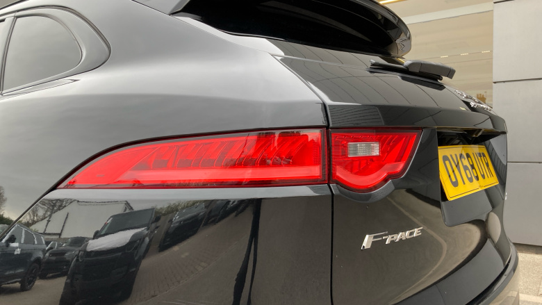 Jaguar F-Pace 2.0d R-Sport 5dr Auto AWD Diesel Estate